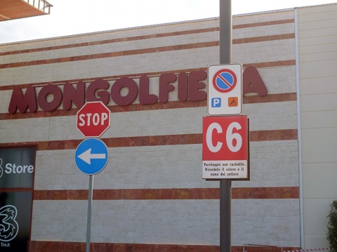 Cartelli stradali: niente multa se non si rispettano negli ipermercati